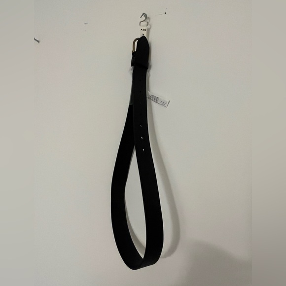 ✨LAST CHANCE✨ American Eagle Black and Gold Belt Size Medium - Picture 2 of 2